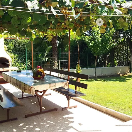 Mary's Garden Apartment
